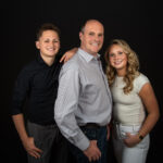 Familiefotograaf, studio Eindhoven, foto met zwarte achtergrond
